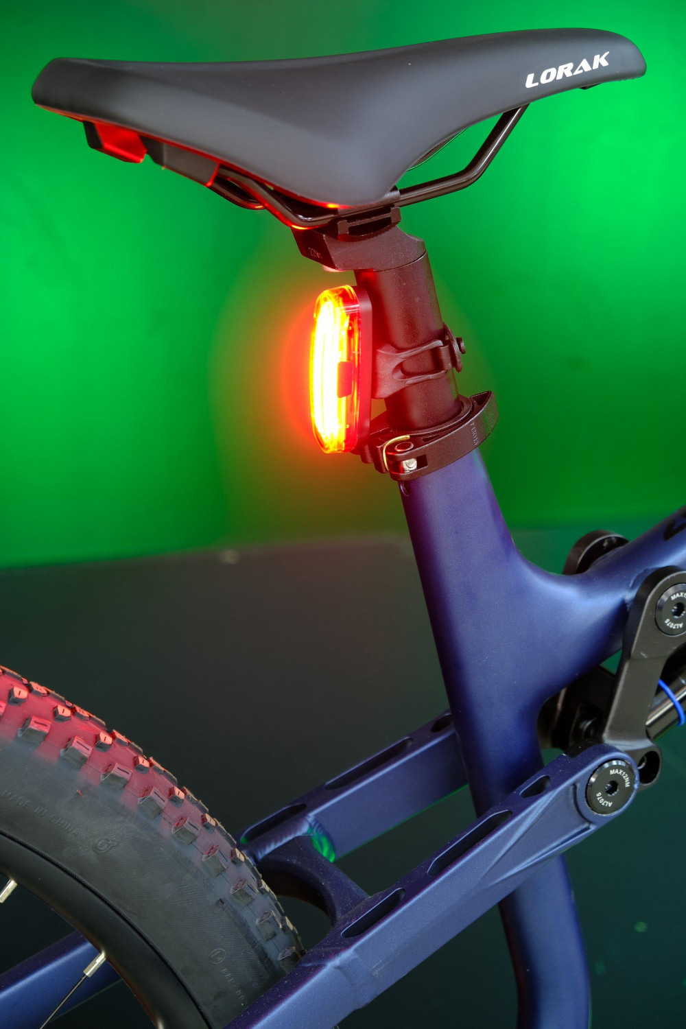 Сигнал стоп задний с USB зарядкой X-251C, код 41665